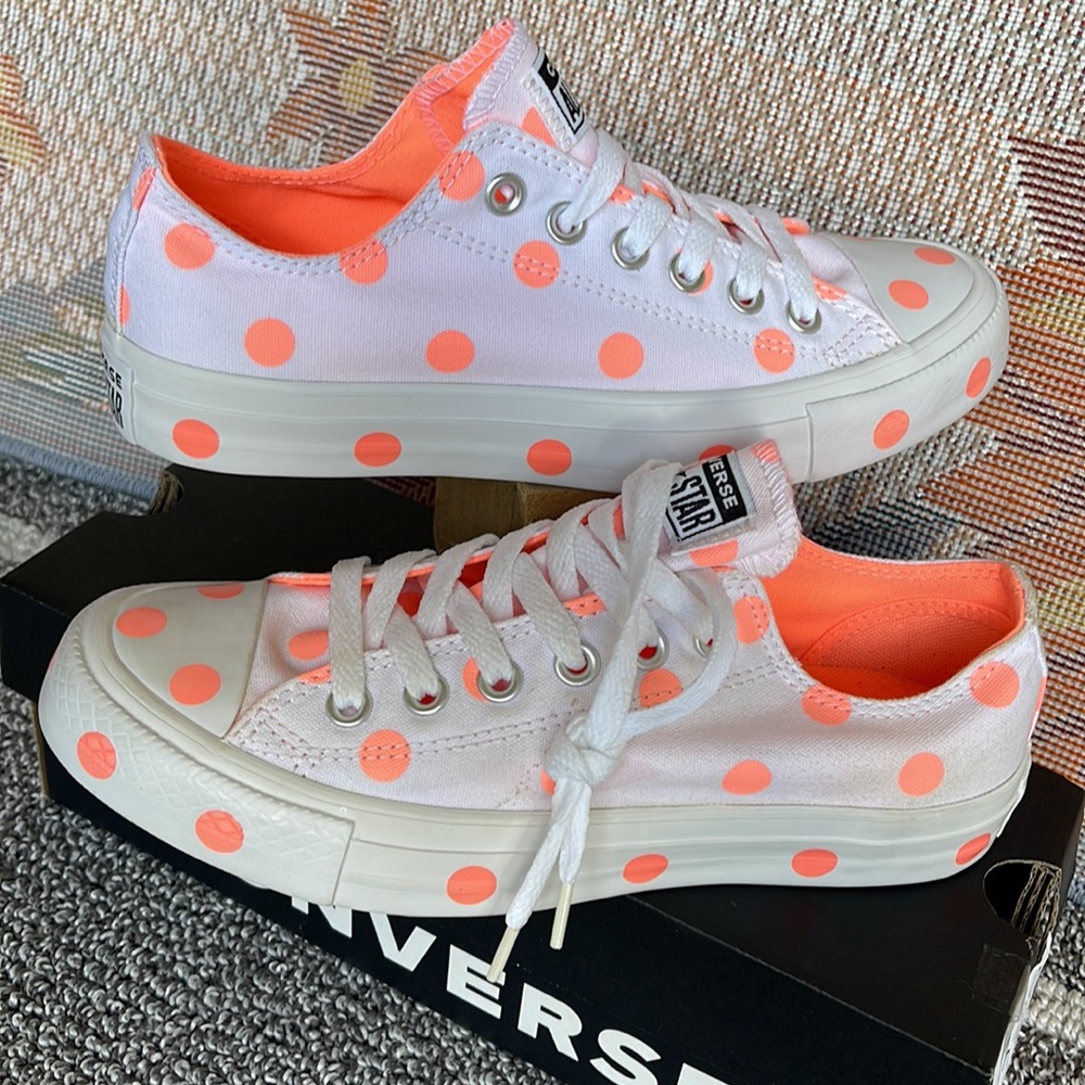 Converse WMNS 560629F
CTAS OX
WHITE/CRIMSON PULS Sneakers - Picture 11 of 16